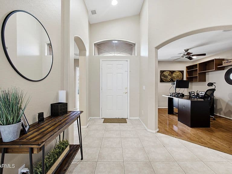 8637 W APACHE Street photo 4