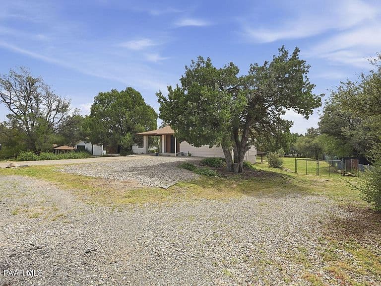 1983 W Kachina Dr photo 3