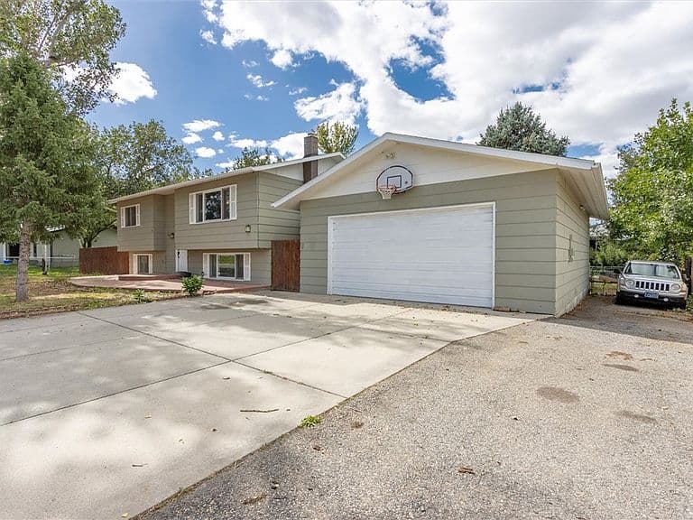 642 Tanglewood Dr photo 3