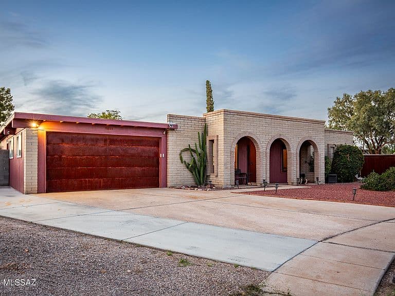 7821 N Nicole Pl photo 3