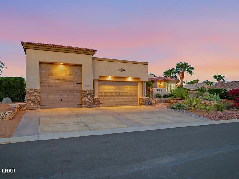 1081 Prestwick Dr photo 4
