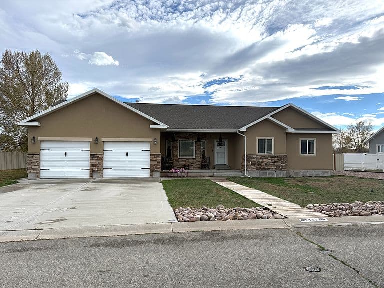 141 Powderhorn Dr photo 1