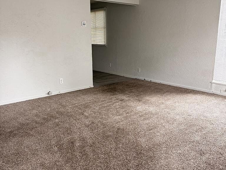 944 Poulson St photo 5