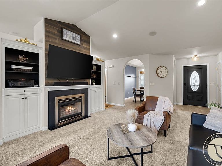 2125 Saddleback Dr photo 3