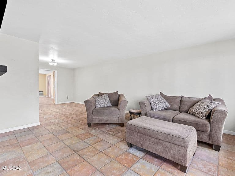 3539 W Wesleyan Dr photo 4
