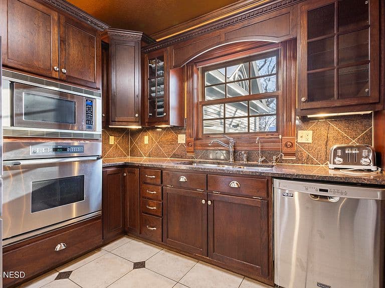 101 E Park Ave photo 4