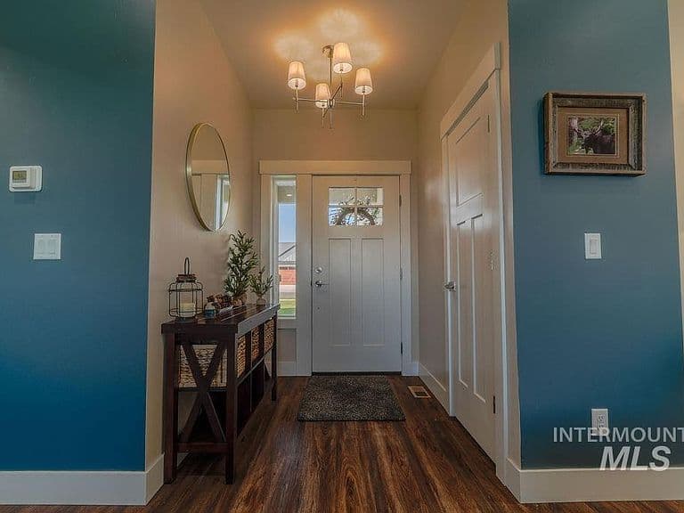 1515 Leslie Dr photo 3