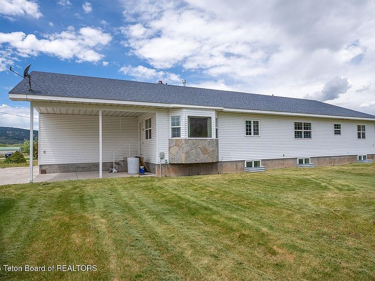 52 County Road 151 photo 1