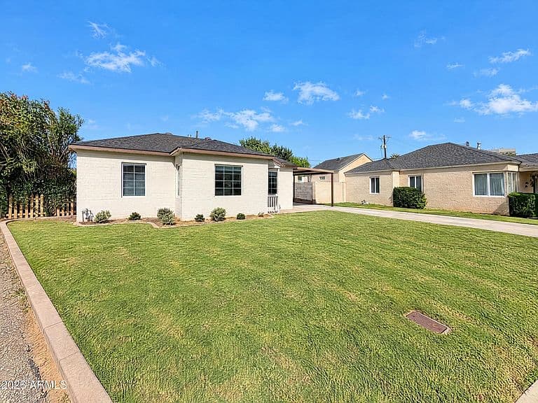 542 W LEWIS Avenue photo 2