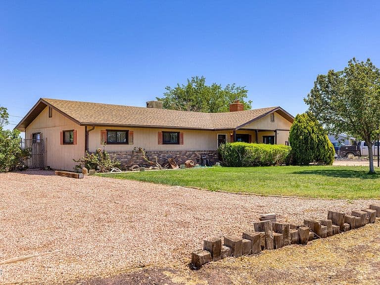 1114 W Ranch Rd photo 1