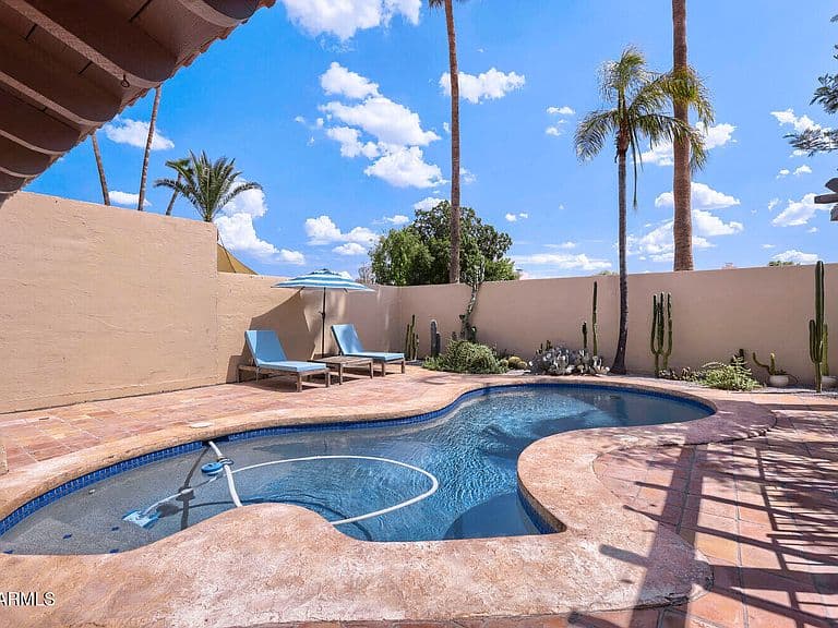 2022 E BALBOA Drive photo 4