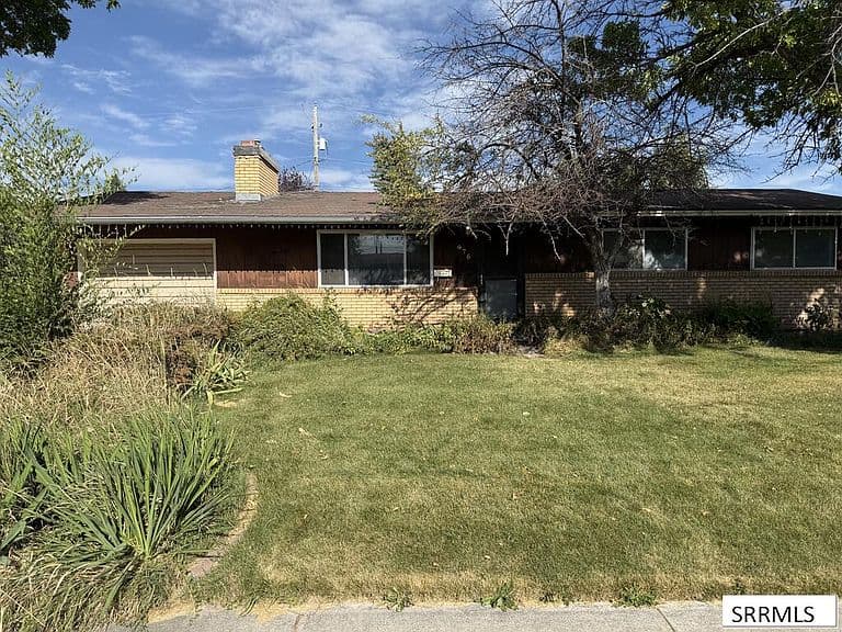 676 Davidson Dr photo 3