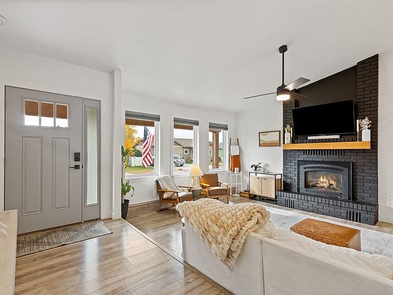429 Hilltop Ave photo 5