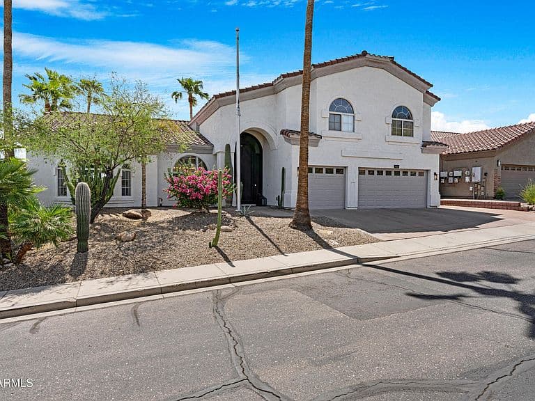 1825 E MARILYN Road photo 2