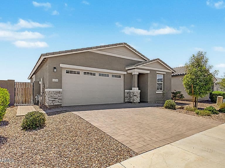 11531 E ULYSSES Avenue photo 1