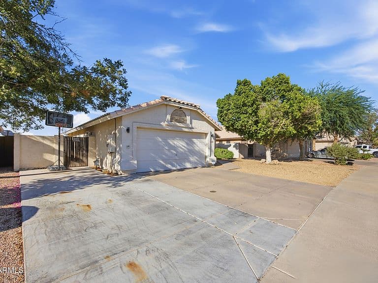 12402 W EDGEMONT Avenue photo 2