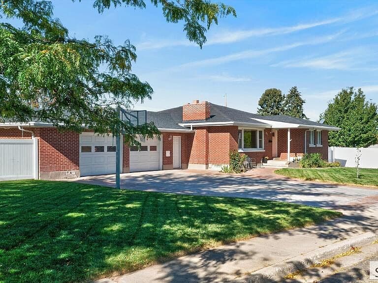 987 Taney Ln photo 2