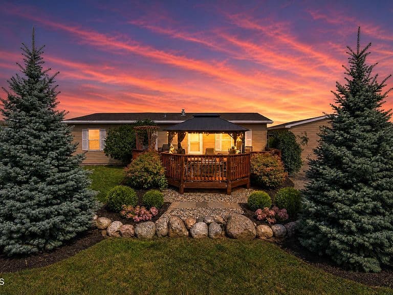 13924 Bergstrom Dr photo 2
