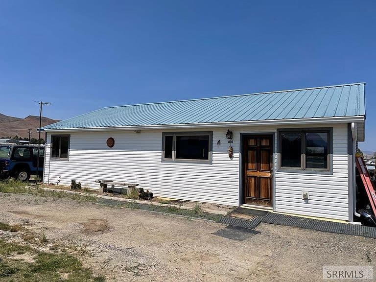 610 Apex Ln photo 1