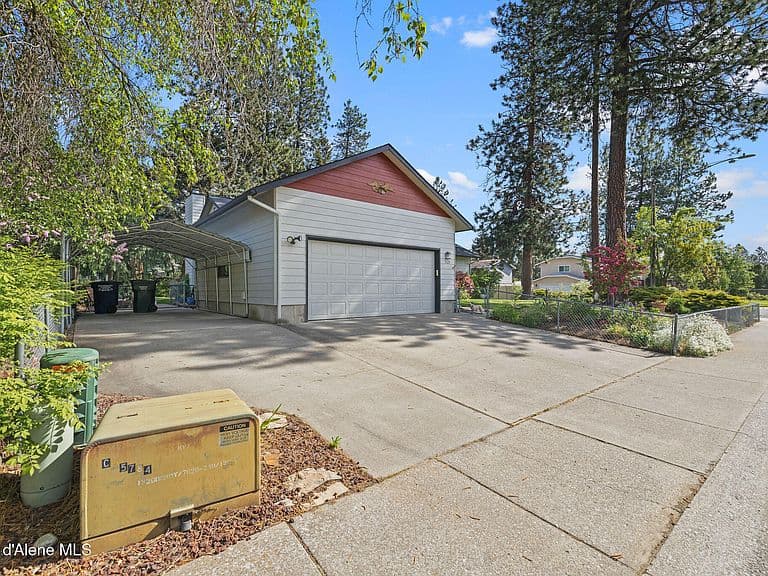 3529 E Mountain View Dr photo 3