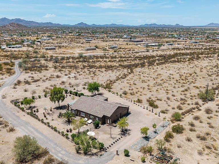 47028 W BUTTE Road photo 2