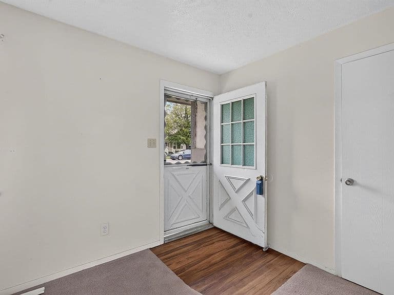 523 Hiawatha St photo 2