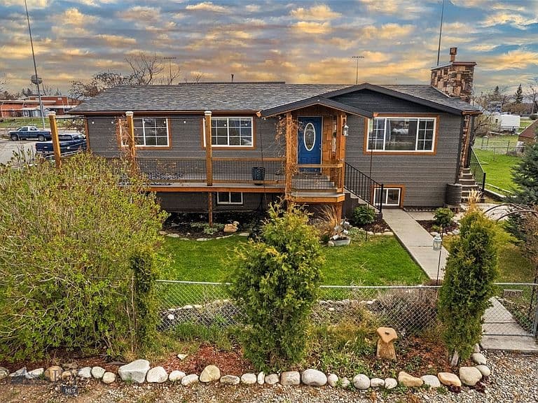 209 4th St photo 2
