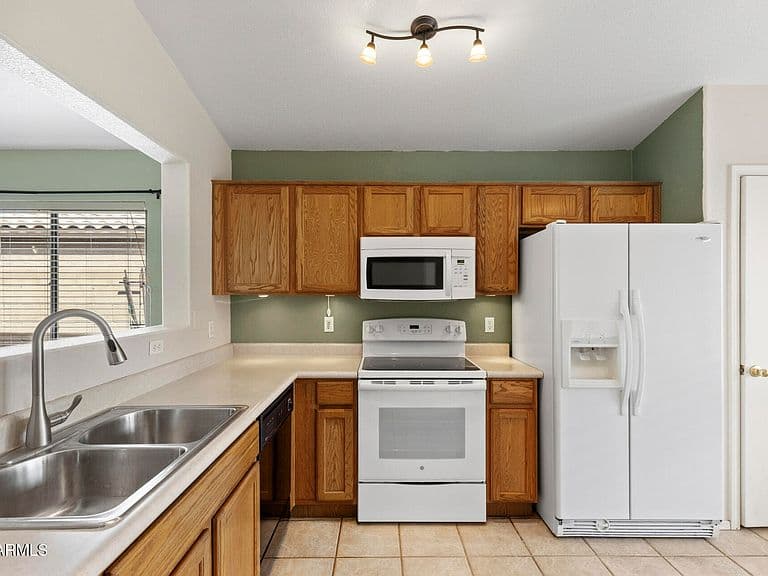 10126 E OBISPO Avenue photo 5