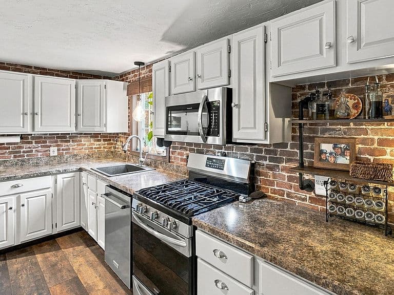 9 Holt Road photo 4