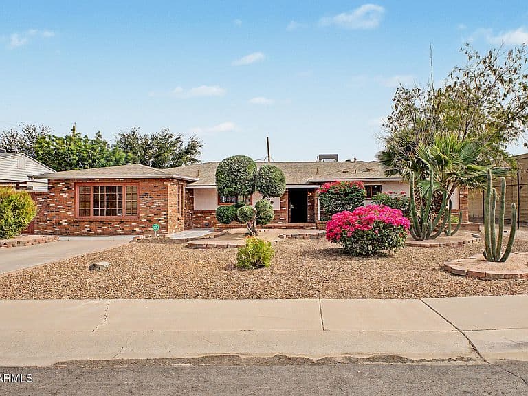 1739 E LUKE Avenue photo 1