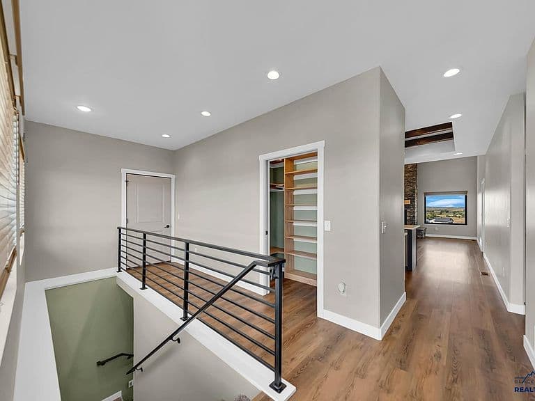 22847 Gateway Dr photo 2