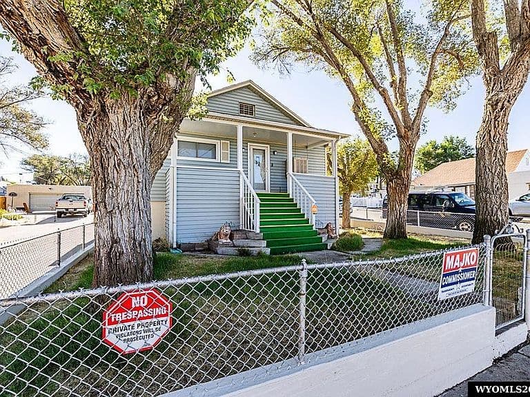 209 Gale St photo 3