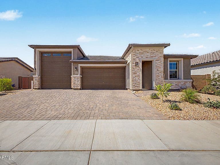 18614 W HONEYSUCKLE Drive photo 1