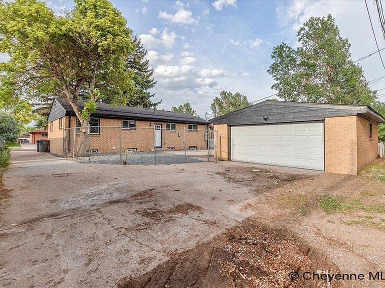 3413 Frontier St photo 4