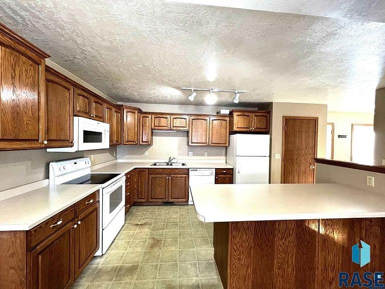 3100 E Bragstad Dr photo 5