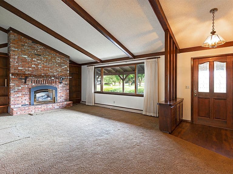2221 Pauline Dr photo 5
