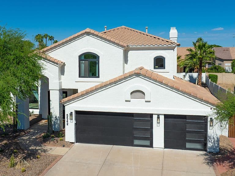 5542 E ANDERSON Drive photo 3