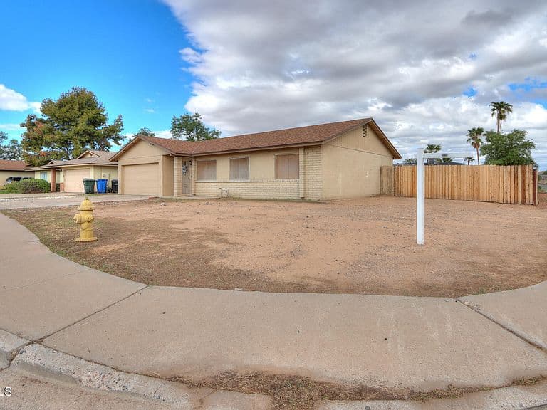 11102 W TURNEY Avenue photo 5