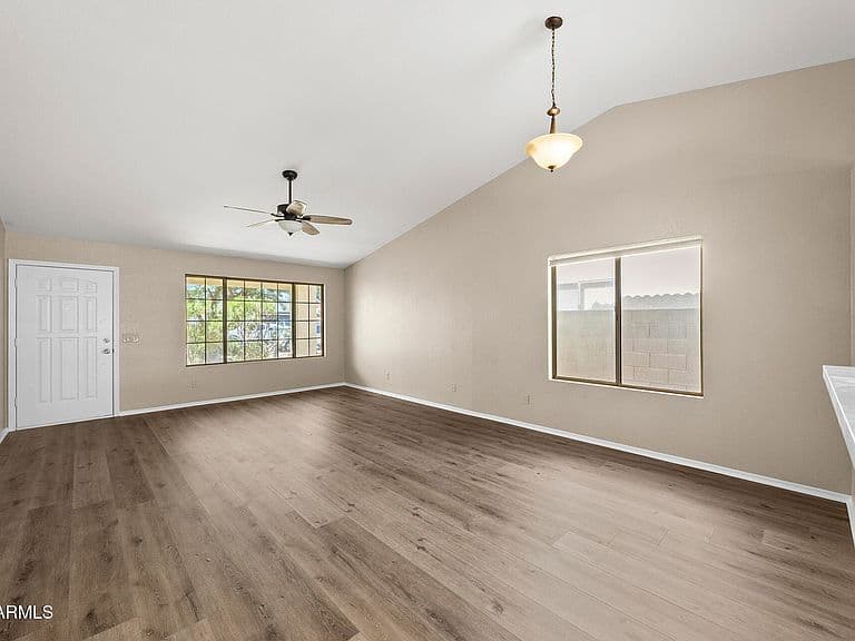 530 E DEL RIO Street photo 4
