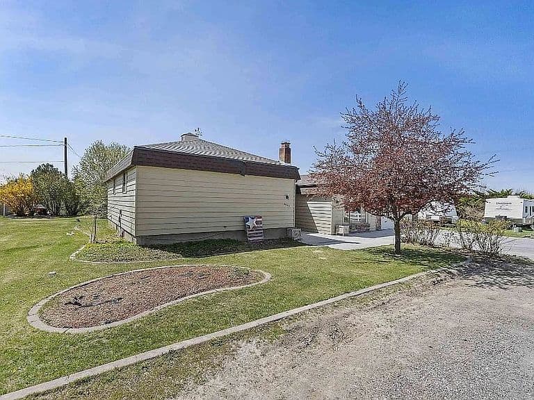2641 Sunset Dr photo 2