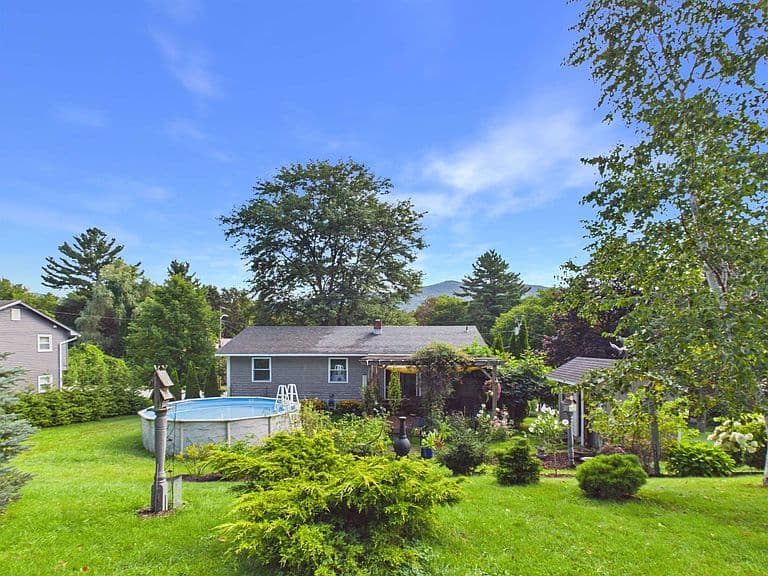 4 Newport Drive photo 2