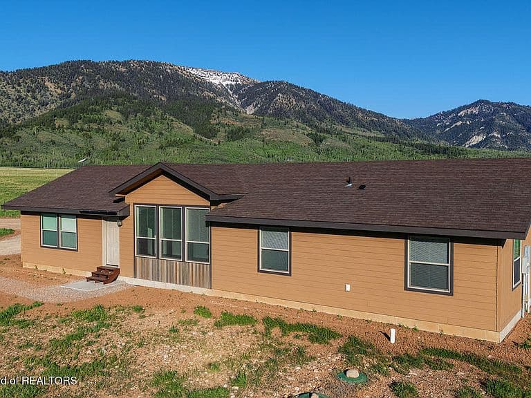 184 Buttercup Ln photo 3