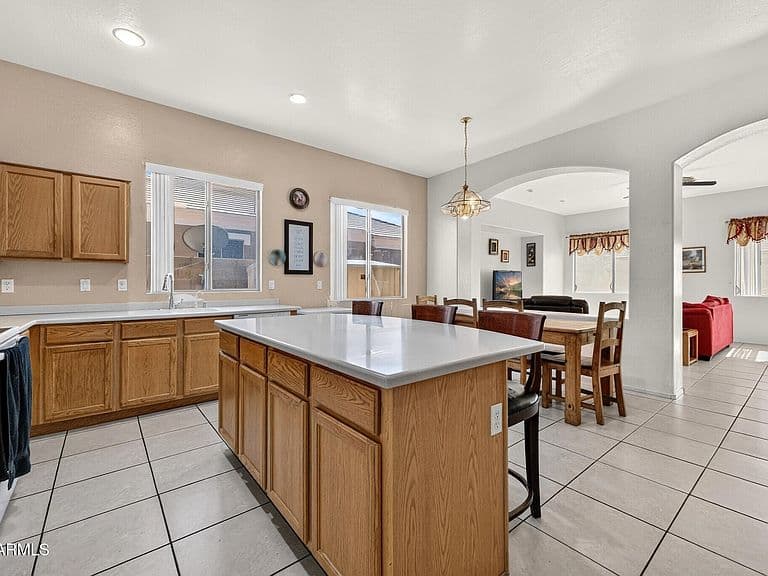 1813 E WINCHESTER Place photo 4