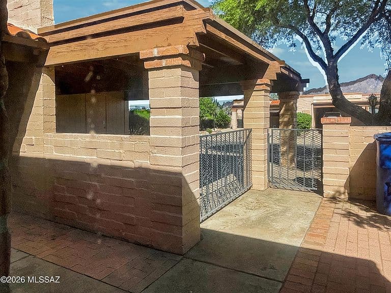 4206 E Presidio Rd photo 3