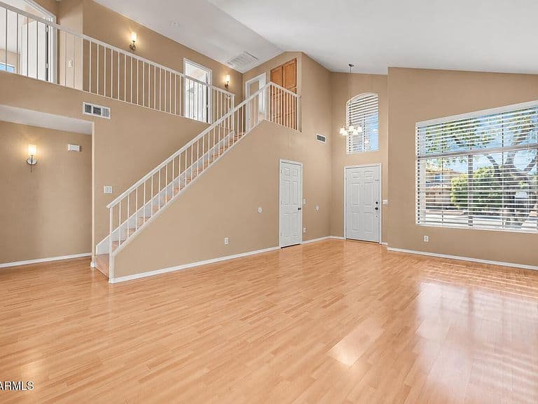 8266 W EUGIE Avenue photo 2