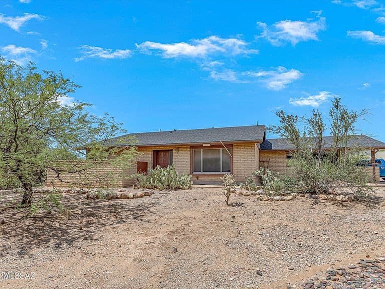 3832 N Gunnison Dr photo 2