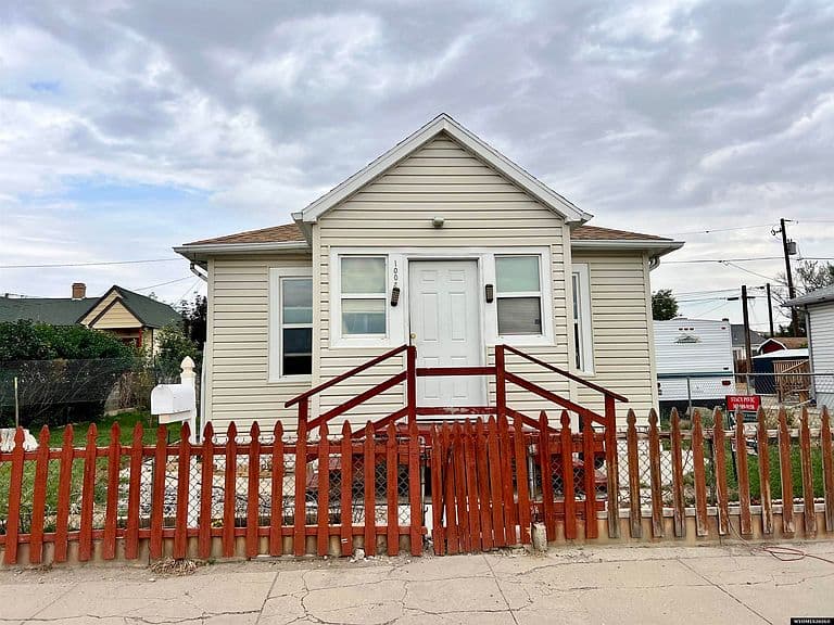 1005 Clark St photo 1