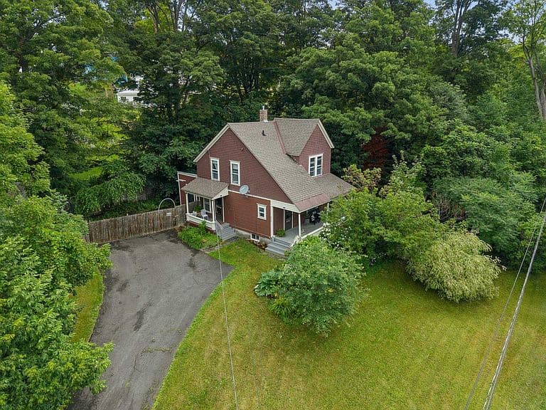 208 Elm Street photo 1