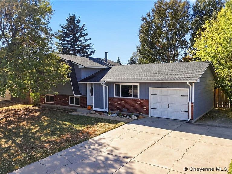 4722 King Arthur Way photo 3