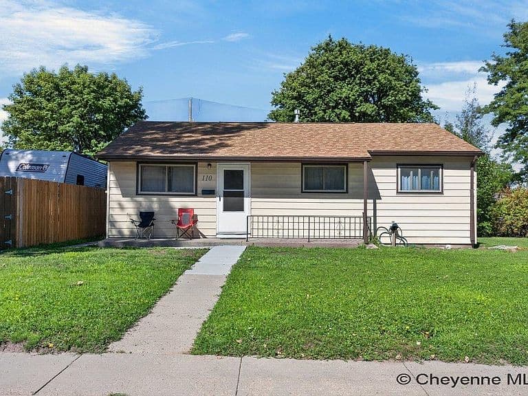 110 Ahrens Ave photo 1